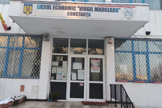 conducerea si mai multi profesori ai liceului economic virgil madgearu din constanta liceul este mai mult decat imaginea unui conflict sau a unei dispute publice 6967ad533d76b