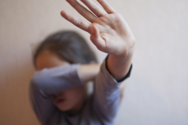 cum ajung copiii si adolescentii la acte de violenta extrema organizatia salvati copiii explica factorii declansatori 69726566169c0