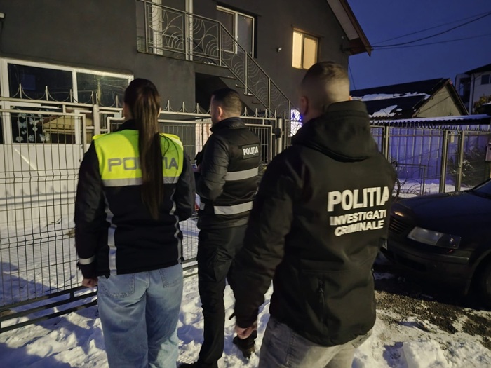 descinderi cu mascatii la constanta cumpana navodari ovidiu techirghiol poiana poarta alba si pestera intr un mega dosar de inselaciune 10 persoane au fost retinute 696a02f48a9cc