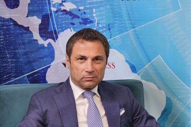 detalii din rechizitoriul in care cristian radu de la mangalia lua mita de la agentii economici de pe site isi comanda hainele cine facea comenzile si cum comunica prin bilete 6972efde00d42