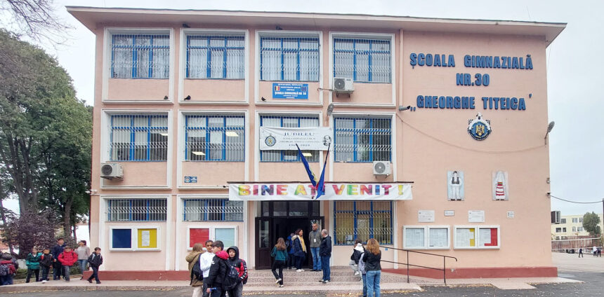 director nou la scoala gimnaziala nr 30 constanta prof nicoleta bercaru imi doresc ca impreuna sa construim un climat bazat pe dialog 6967d77a69179