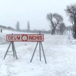 dn 24c din iasi inchis circulatiei pana vineri din cauza viscolului camioanele care intra in r moldova parcate la vama costesti 69609223628a0
