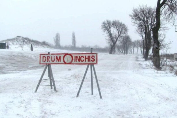 dn 24c din iasi inchis circulatiei pana vineri din cauza viscolului camioanele care intra in r moldova parcate la vama costesti 69609223628a0