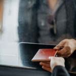 documentul electronic care inlocuieste pasaportul si ofera acces rapid la servicii publice in 2026 este disponibil si pentru minori 697075b3962a0