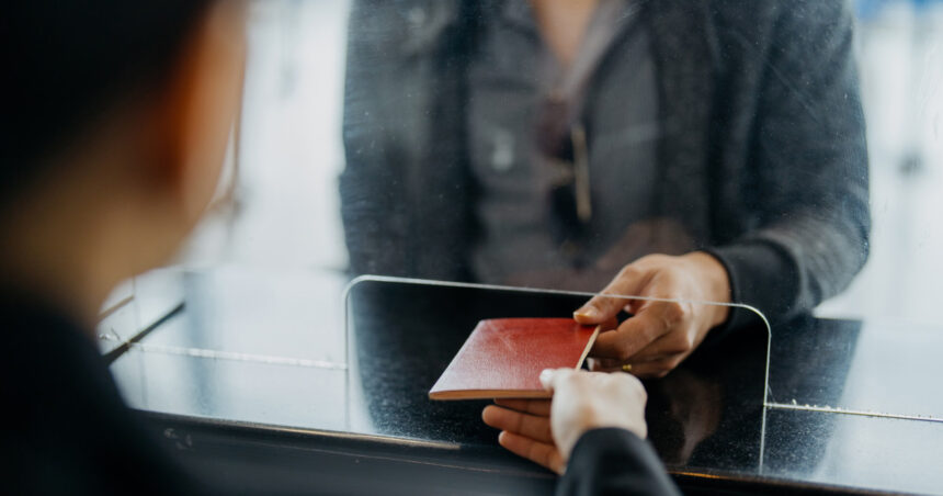 documentul electronic care inlocuieste pasaportul si ofera acces rapid la servicii publice in 2026 este disponibil si pentru minori 697075b3962a0