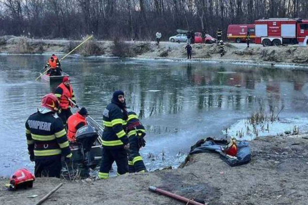 doua persoane au cazut in raul olt pompierii au intervenit de urgenta cu barci si autospeciale 69577e49166c8