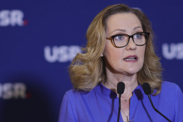 elena lasconi a demisionat de la sefia usr campulung care sunt explicatiile eu centrez eu dau cu capul 697a0b9847d82