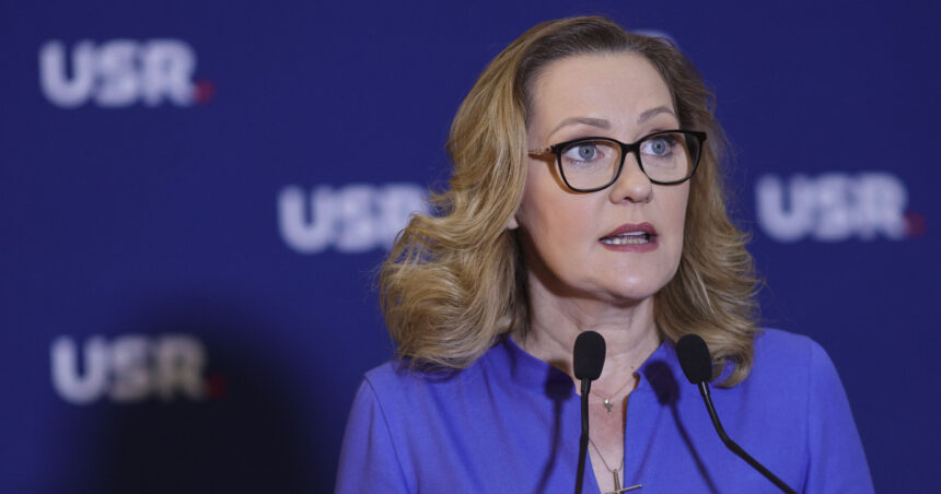 elena lasconi a demisionat de la sefia usr campulung care sunt explicatiile eu centrez eu dau cu capul 697a0b9847d82