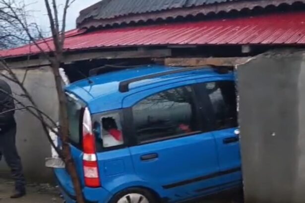 exclusiv un sofer beat a intrat cu masina intr o casa la sacele locuinta a fost grav afectata galerie foto video 695f6c2c70b17