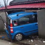 exclusiv un sofer beat a intrat cu masina intr o casa la sacele locuinta a fost grav afectata galerie foto video 695f6faf62057