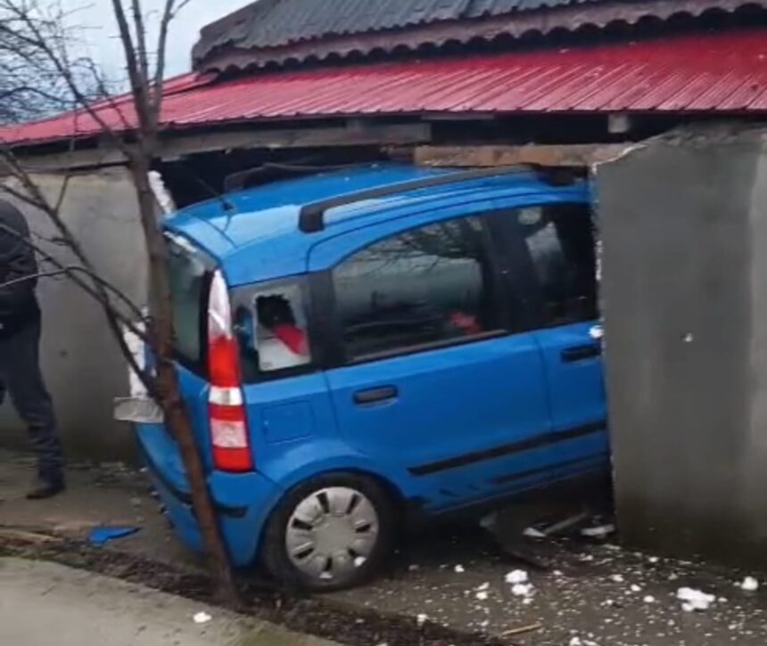 exclusiv un sofer beat a intrat cu masina intr o casa la sacele locuinta a fost grav afectata galerie foto video 695f6faf62057