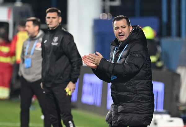 fara transferuri ianis zicu trebuie sa duca farul in play off cu acelasi lot 696a06e0b6c2f