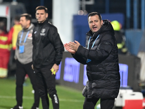 fara transferuri ianis zicu trebuie sa duca farul in play off cu acelasi lot 696a06e0b6c2f