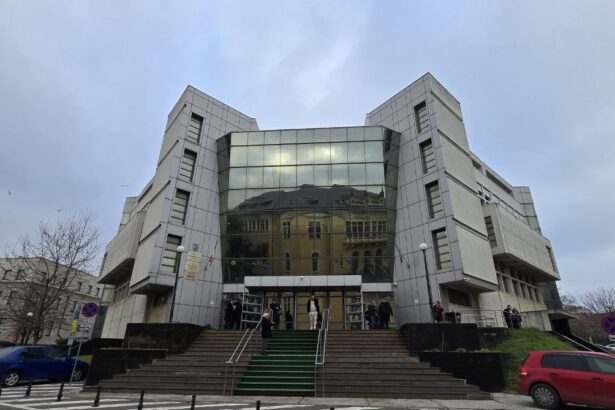 fostul director al liceului tehnologic pontica din constanta condamnat cu suspendare dosarul merge la curtea de apel 6957e27794c55