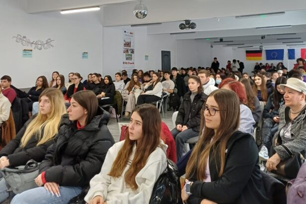 foto lansare de carte si dialoguri despre importanta lecturii la liceul teoretic nicolae balcescu medgidia de ziua culturii nationale 6969339335781