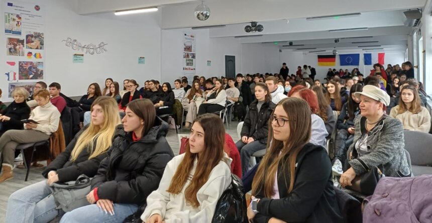 foto lansare de carte si dialoguri despre importanta lecturii la liceul teoretic nicolae balcescu medgidia de ziua culturii nationale 6969339335781