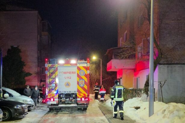 foto video explozie intr un bloc de locuinte toti locatarii s au evacuat la fata locului intervin mai multe echipaje de pompieri 696b385819d3e
