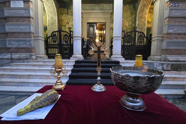 foto video ips teodosie sfinteste agheasma mare la catedrala arhiepiscopala circa 300 000 de sticle cu apa sfintita vor fi pregatite pentru credinciosi 695b54be056e6