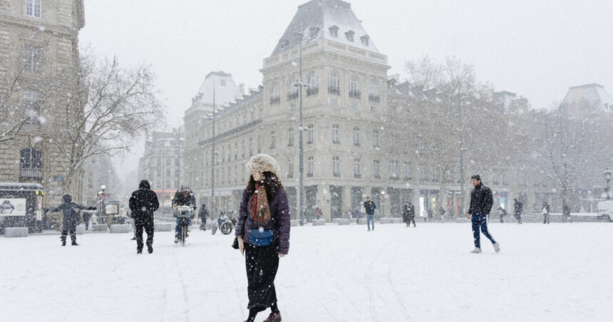 franta puternic afectata de ninsori si polei transportul in comun traficul rutier si zborurile aeriene sunt serios bulversate 695e23dbeb308