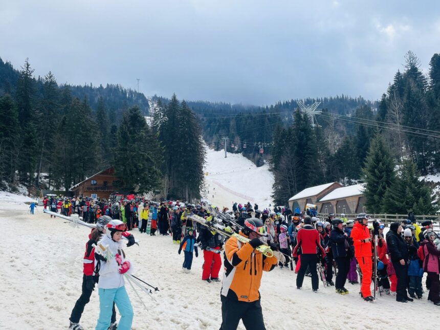 furt spectaculos doi romani prinsi de politie in timp ce trageau un seif pe partia de schi 695bdddd1decc