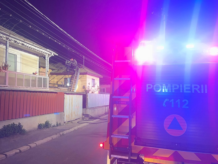 incendiu in cumpana un garaj a luat foc mai multe echipaje de pompieri sunt la fata locului 696bef223815e