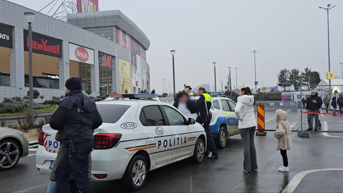 incendiu in parcarea vivo mall arde un autocar 6975b2c1dfdee