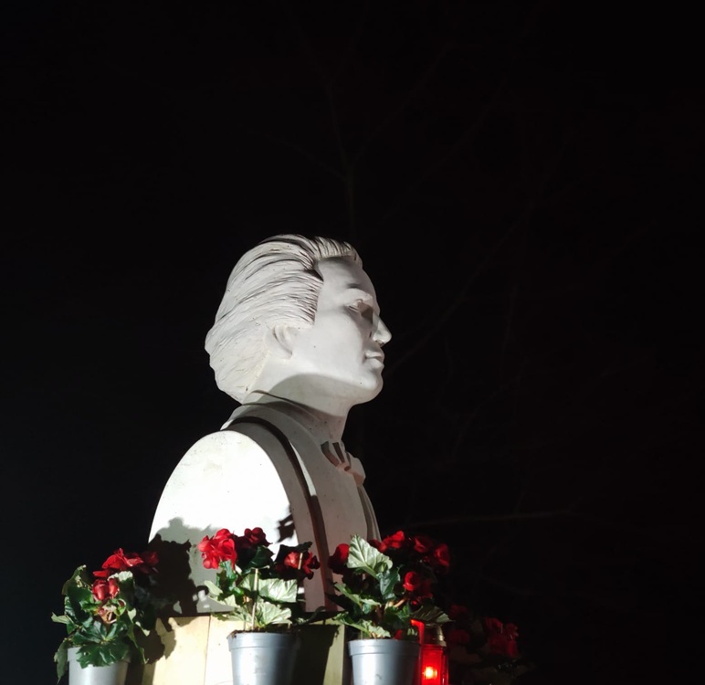 ips teodosie oficiaza slujbe de pomenire a poetului national mihai eminescu la constanta si dervent de ziua culturii nationale 6966828349761