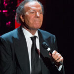 julio iglesias este acuzat de agresiune sexuala si viol de catre doua foste angajate m am simtit ca o sclava in plin secol xxi 6968e1dad5cb2