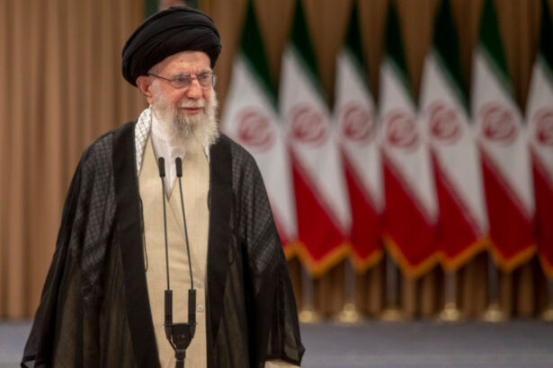 liderul suprem al iranului ayatollahul khamenei da vina pe trump pentru protestele violente din iran 696cee2d1a19e