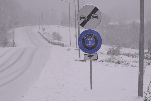 live text vreme extrema in romania drumuri blocate de zapada copaci prabusiti si avalanse pe munte zeci de mii de oameni fara curent electric 6958e19aeb74b