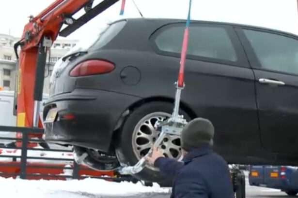 masinile parcate neregulamentar in sectorul 3 nu vor mai fi ridicate daca soferul afiseaza un numar de telefon si raspunde la apel 696a32935a373