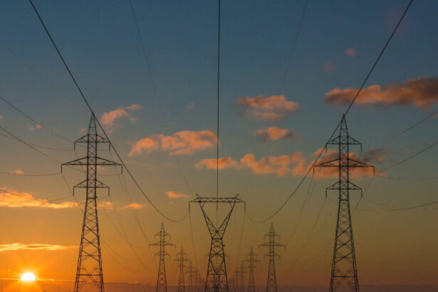 ministerul energiei peste 17 000 de consumatori sunt inca fara curent electric ploaia inghetata ar putea ingreuna interventiile 695b489ad02bb