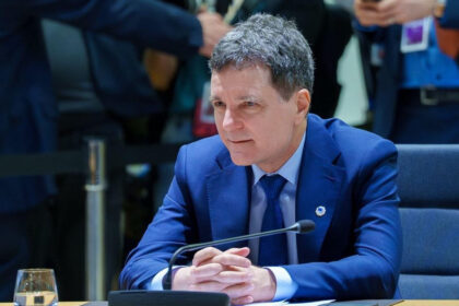 nicusor dan sfatuieste elevii sa faca facultatea in romania exista riscul sa pierzi ceva semnificativ 6974a2748fed9