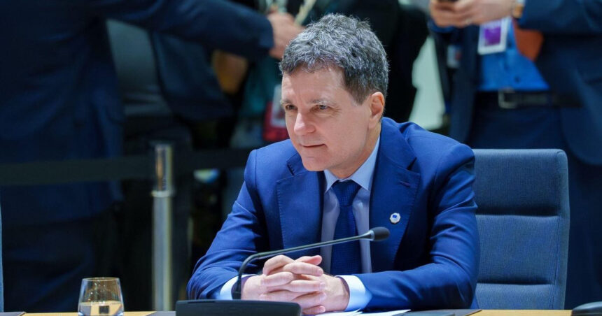 nicusor dan sfatuieste elevii sa faca facultatea in romania exista riscul sa pierzi ceva semnificativ 6974a2748fed9