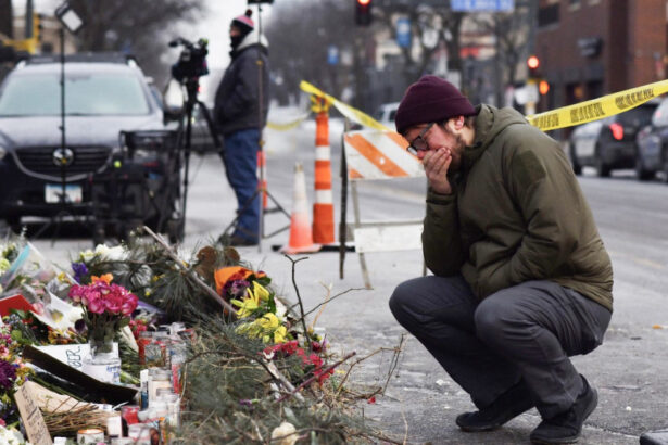 nu m au lasat sa trec era in stare critica medic blocat de agentii ice sa acorde primul ajutor barbatului impuscat in minneapolis 69764bd5472ed