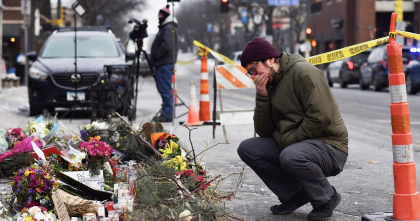 nu m au lasat sa trec era in stare critica medic blocat de agentii ice sa acorde primul ajutor barbatului impuscat in minneapolis 69764bd5472ed