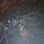 o femeie a cazut cu masina in jiu ampla interventie pentru scoaterea victimei si a masinii 695ec593a0cc1