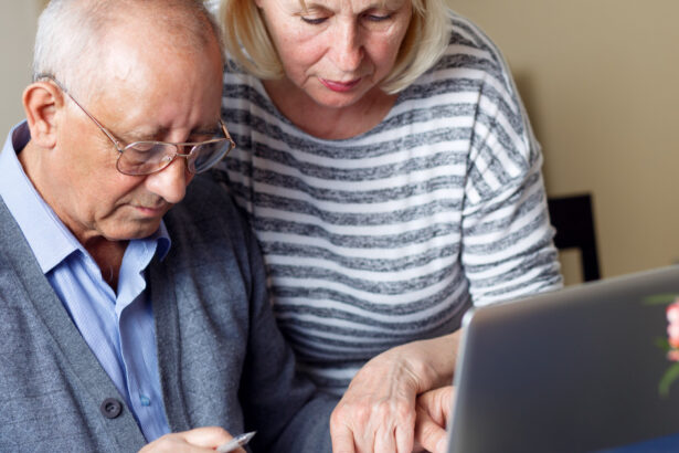 pensia de invaliditate in 2026 in ce conditii se acorda si cine are dreptul la indemnizatie pentru insotitor 697c614094435