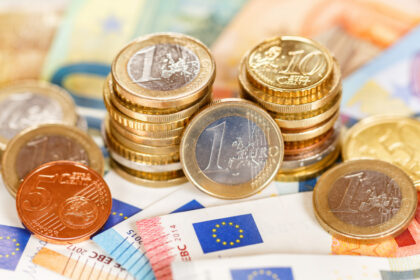 polonia amana adoptarea euro ministrul finantelor economia creste mai rapid decat media ue 6975fe7d20f24