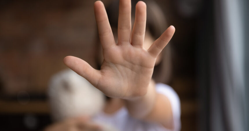 premiera in romania ordin de protectie impotriva unei mame care timp de 6 ani si a tinut copilul departe de tatal sau 696a5274c971a