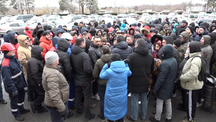 protest al angajatilor de la rafinaria petromidia ce solicita acestia 697c908d963bf