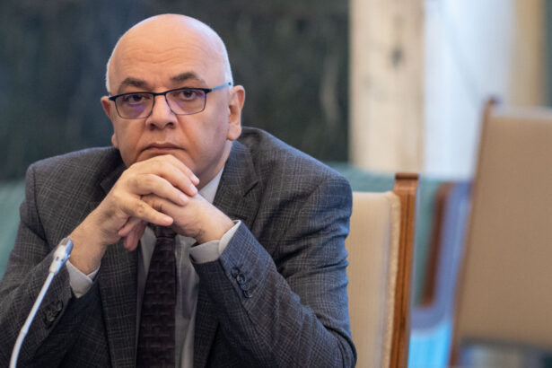 raed arafat despre limitarea accesului copiilor la retelele sociale nu ar fi momentul potrivit ca si romania sa faca un pas curajos 697dc7da73b54