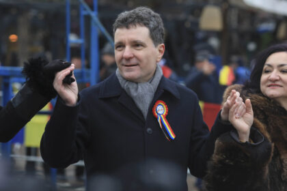 reactia lui nicusor dan dupa huiduielile de la iasi nu traim vremuri usoare dar sunt momente in care trebuie sa ne bucuram 697533ce09bee