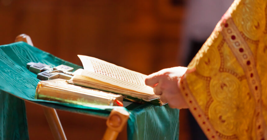 sarbatoare cu cruce rosie pe 18 ianuarie cum explica preotul semnificatia si practicile zilei sunt semne ale unei credinte profunde 696c7a2b40a04