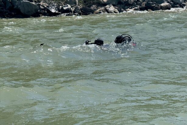 scafandrii au reluat cautarile minorei din movilita care ar fi cazut de pe podul rutier de la agigea 6974d1c7d2ec6