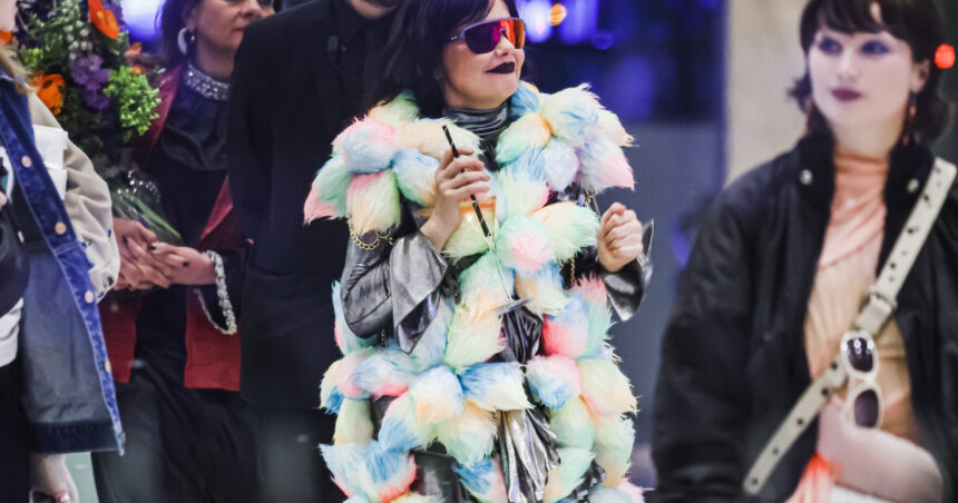 sfatul canteretei islandeze bjork pentru groenlandezi declararea independentei 695e5b2c888e3