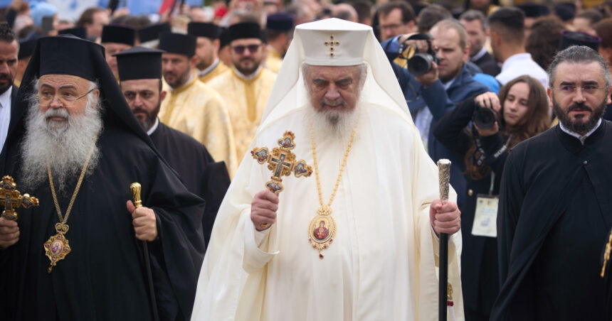 slujba de boboteaza la catedrala patriarhala din bucuresti tinuta de pf daniel se vor distribui 10 000 de litri de agheasma mare 695ca82ab21ae