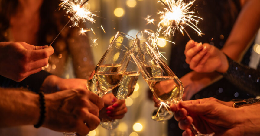 traditii si superstitii de anul nou obiceiuri stravechi care atrag abundenta si norocul in 2026 695625c31e8ff