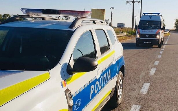 un autoturism a intrat in parapet pe dn22 in curba de la tasaul spre constanta 695a776554679