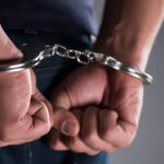 un barbat din vaslui a fost retinut dupa ce a incalcat ordinul de protectie a lovit politistii si a fugit cu catusele la maini 6960aabaee47c